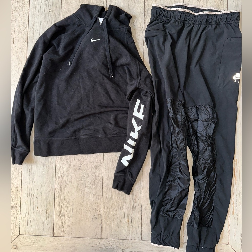 Nike Air Women’s Tech Pack Bundle | Hoodie & Joggers